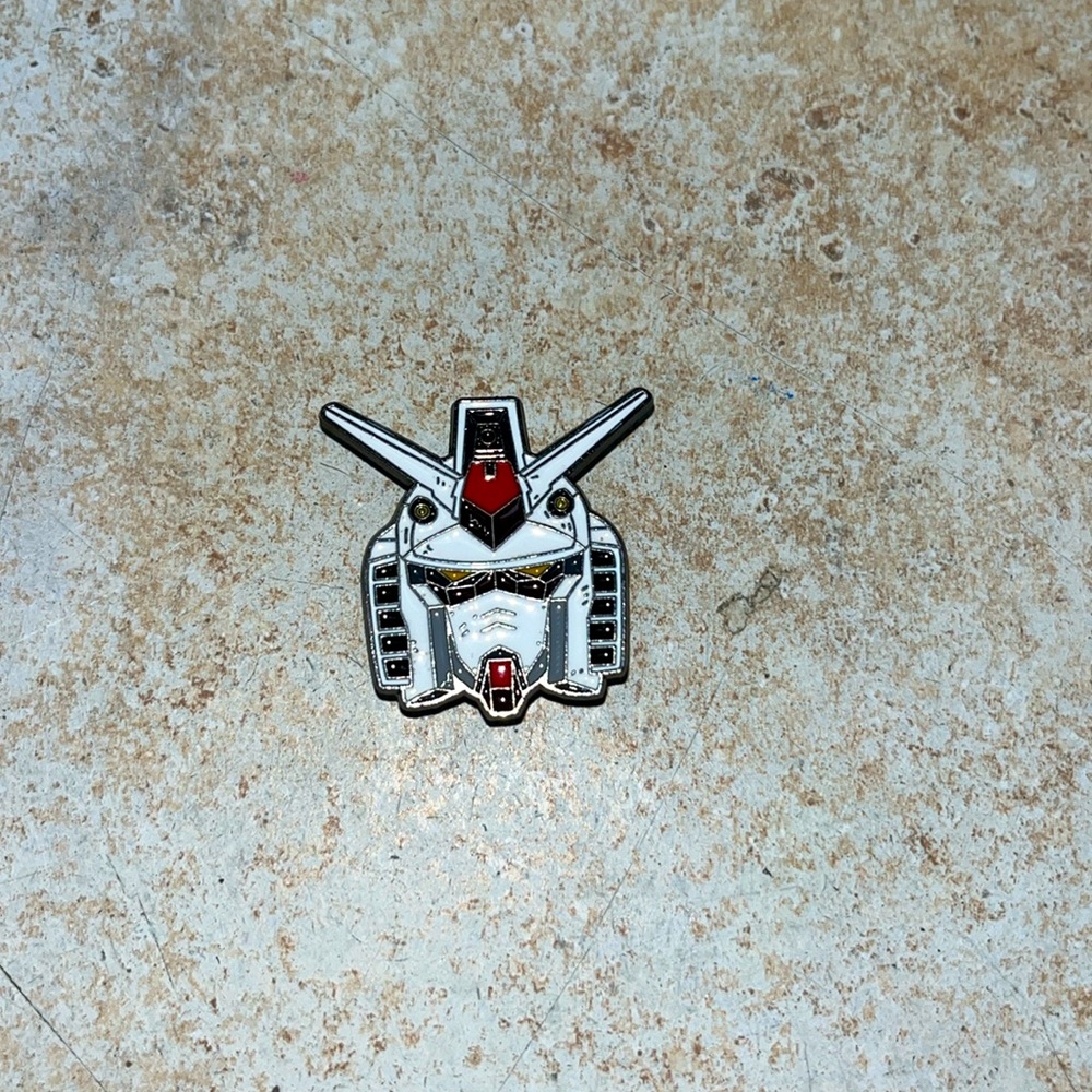 Gundam Helmet Pin 2
